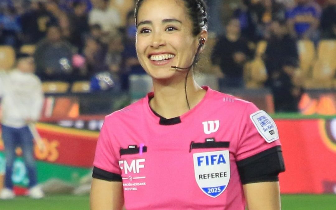Katia Itzel García hace historia como la primera mexicana en dirigir un partido del Mundial varonil